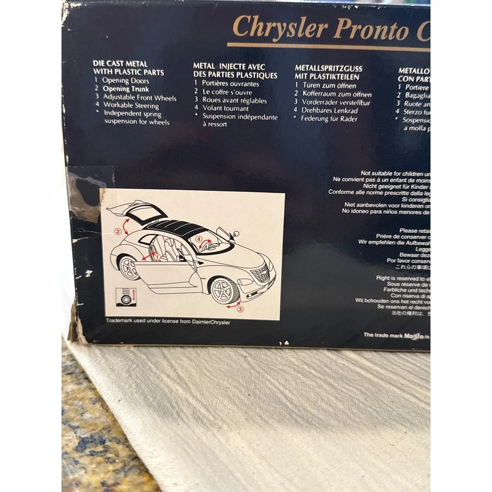 Maisto 1:18 Chrysler Pronto Cruizer Original Concept Version Gold Diecast 31870